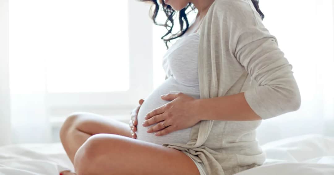 Jaki olejek do masażu krocza? Wybierz bezpieczny poród!