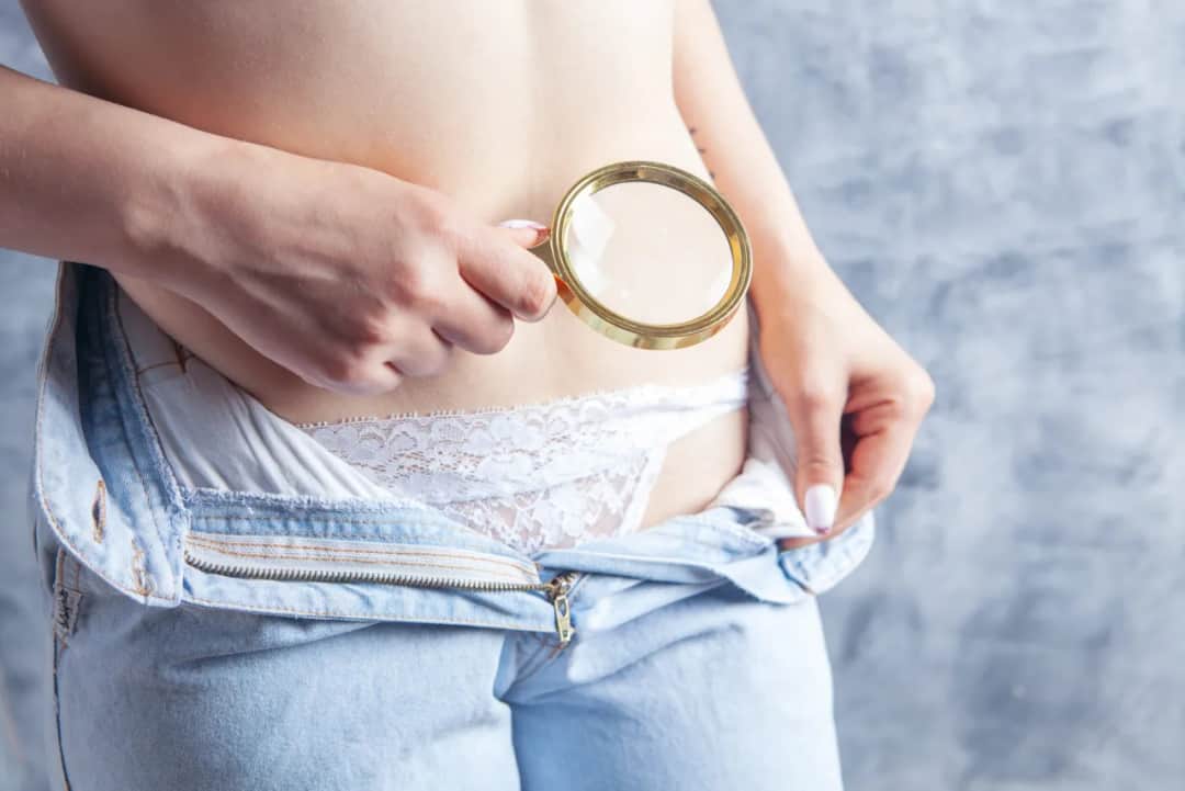 Gładka skóra intymna: Jak golić bez podrażnień i krostek?