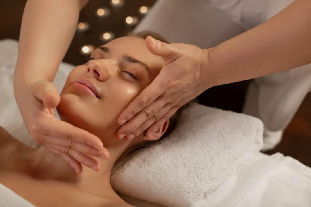 Kobido: dla kogo idealny, a kto musi uważać? Wskazania i zakazy