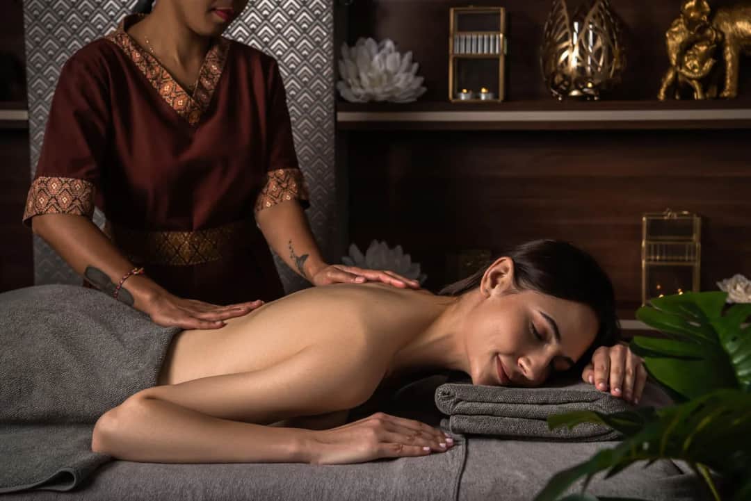 Masaż tajski czy balijski? Poznaj różnice i wybierz idealny!